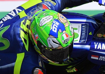MotoGp Mugello, Rossi col casco dedicato a Totti e Hayden