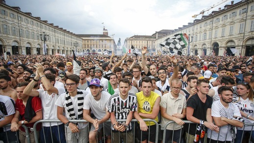 Torino pronta per Juventus-Real Madrid: migliaia di tifosi in piazza San Carlo