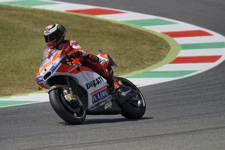 MotoGp Ducati, Lorenzo: «Vittoria difficile ma non impossibile»