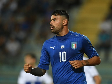 La baby Italia abbraccia Petagna: «Sogno un compleanno Europeo»