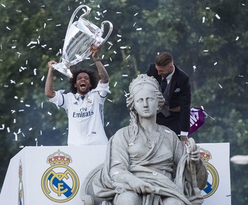 Champions League, il Real torna con la coppa: che festa a Madrid!