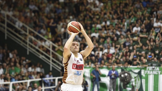 Venezia sbanca Avellino 84-83 e vola in finale