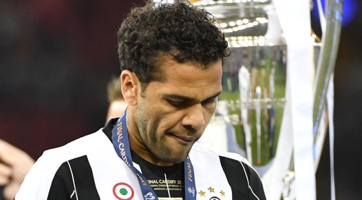 Calciomercato, «Dani Alves alla Juve: 2019 o me ne vado»