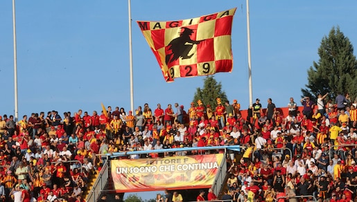 Benevento, tifosi in festa prima della finale di ritorno contro il Carpi