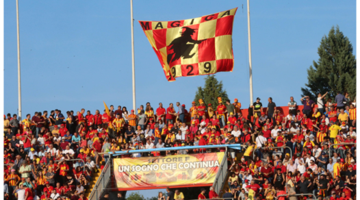 Benevento, tifosi in festa prima della finale di ritorno contro il Carpi