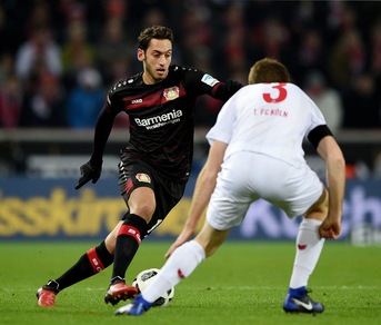 Calciomercato Lazio, sfida all'Arsenal per Calhanoglu