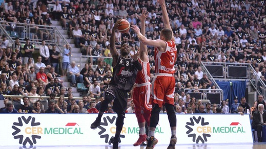 Umeh asfalta Trieste, la Segafredo domina gara1