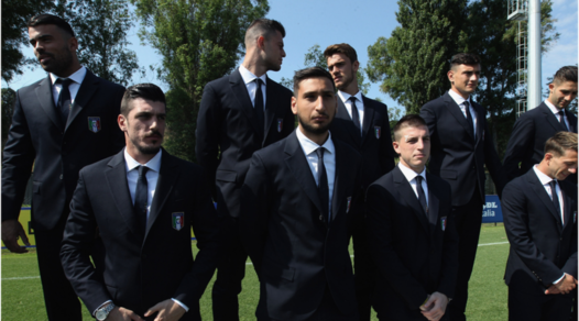 Europei Under 21, Italia in posa per la foto di squadra prima della partenza