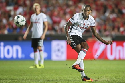 Talisca vicino al Manchester United: «Mourinho mi ama»