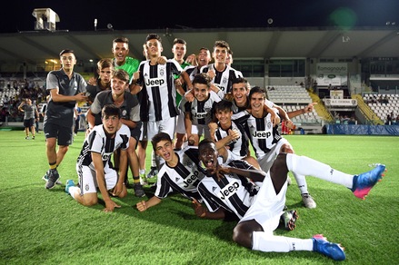 Juventus-Inter 2-0, bianconeri campioni d'Italia Under 15: le immagini della festa