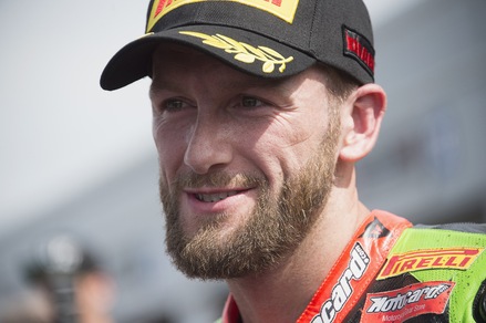 Sbk, Misano: Superpole a Sykes, Melandri in prima fila