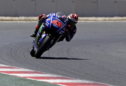 MotoGp, Assen: Viñales balza in testa, sesto tempo per Rossi