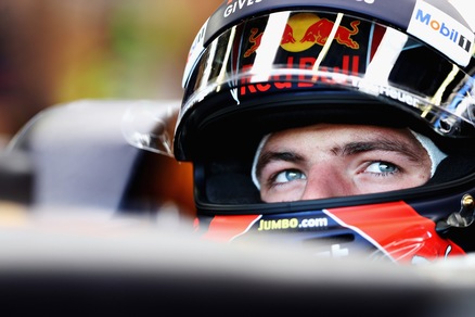 F1, Baku: Verstappen primo col botto, Vettel 5°