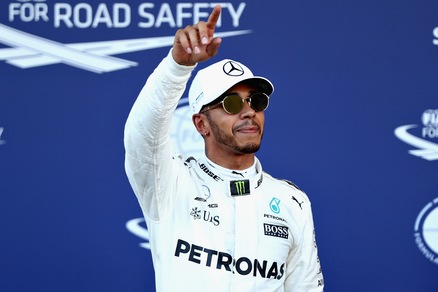 F1, Baku: Hamilton imprendibile, la vittoria vale 1,40