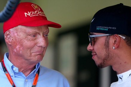 F1 Baku, Lauda esalta Hamilton: «Solo lui poteva fare un giro così»