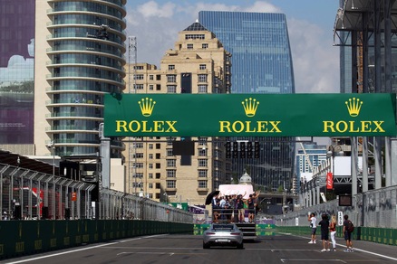 F1, Baku: subito contatto Raikkonen-Bottas, Vettel secondo