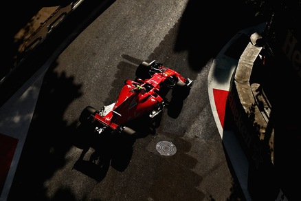 F1, Baku: Raikkonen out, poi gara interrotta per detriti