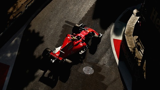 F1, Baku: Raikkonen out, poi gara interrotta per detriti