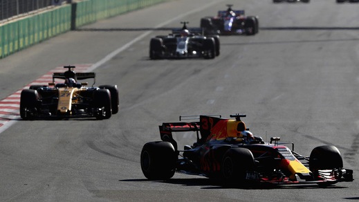 F1: a Baku vince Ricciardo, Vettel 4° davanti a Hamilton