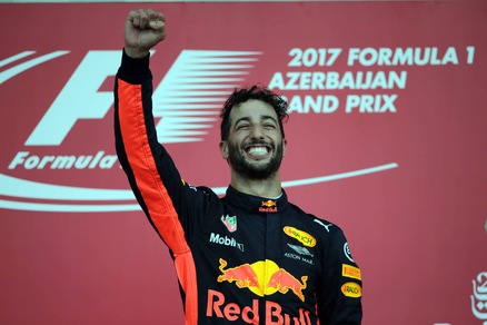 F1 Baku: Hamilton e Vettel litigano, vince Ricciardo
