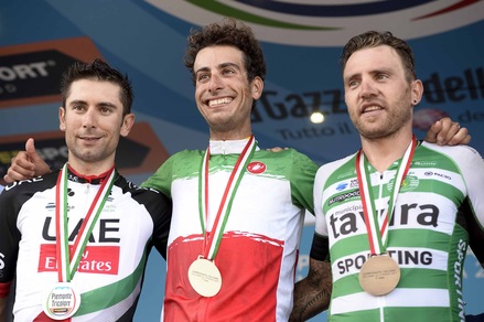 Ciclismo, Fabio Aru tricolore: vittoria dedicata a Michele Scarponi