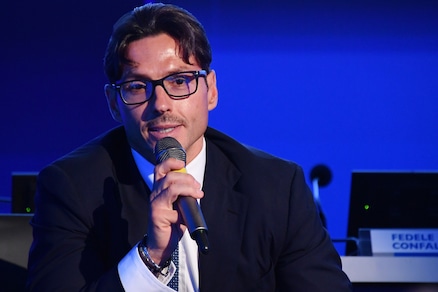 Diritti tv, Berlusconi: «Non escludo accordi con Sky per le partite»