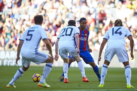 Barcellona-Manchester United Legends, Ronaldinho fa ancora impazzire le difese