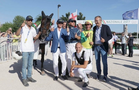 Vivid Wise As nella sua Napoli