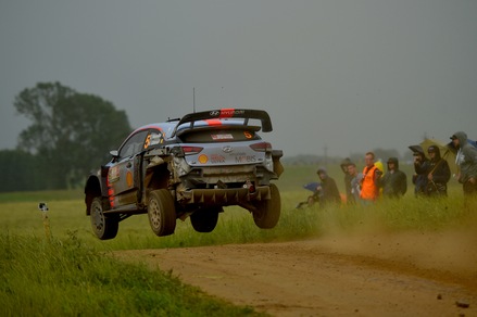 Rally, Polonia: Neuville vince e accorcia