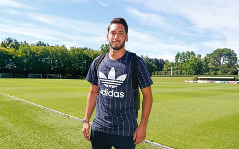 Calciomercato Milan, Calhanoglu ufficiale: firma fino al 2021