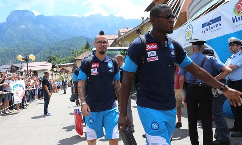 Il Napoli è arrivato a Dimaro: cori per Mertens e Hamsik