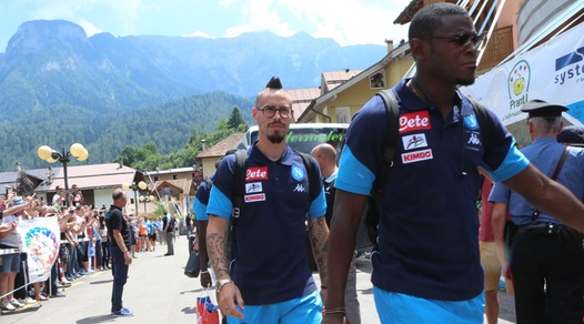 Il Napoli è arrivato a Dimaro: cori per Mertens e Hamsik