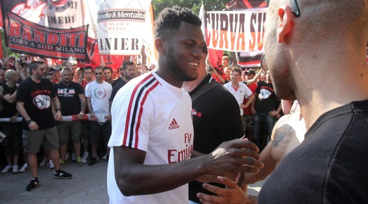 Milan, migliaia di tifosi al raduno. E arriva Conti