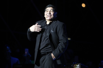 Napoli, in diecimila al Maradona-day: «Nessuno mi ama come i napoletani»