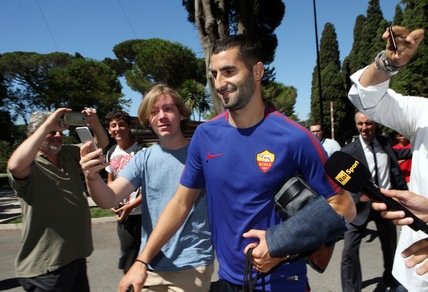 Roma, il raduno in diretta. Gonalons: «Emozionato e convinto della scelta»