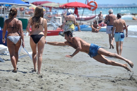 Gigi Buffon al mare con il figlio