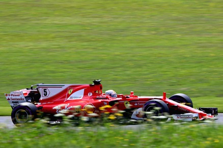 F1, Gp Austria: Vettel vola nelle terze libere