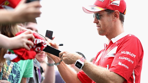 F1, Gp Austria: bagno di folla per Sebastian Vettel