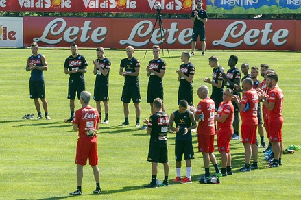 Napoli: Hamsik e Mertens in gol per Torre Annunziata, De Laurentiis in ritiro