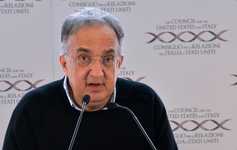 F1, Marchionne: «Con il fiato sul collo alla Mercedes»