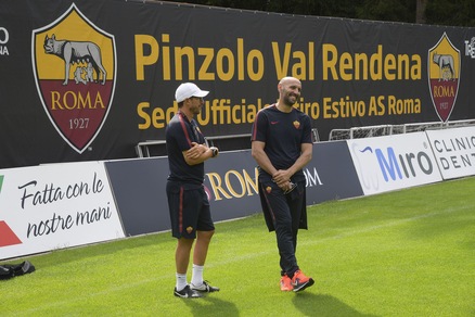 Roma, Di Francesco a colloquio con Monchi: sorrisi a Pinzolo