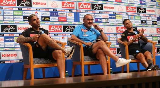 Napoli: Sarri, Insigne e Allan avvolti nell'abbraccio dei tifosi