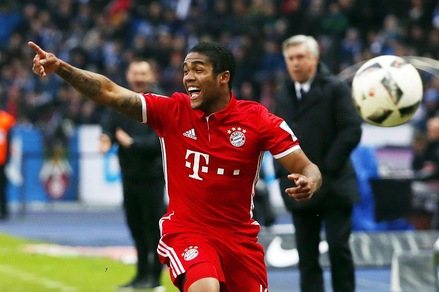 Juventus, fatta per Douglas Costa. Mercoledì a Torino per le visite