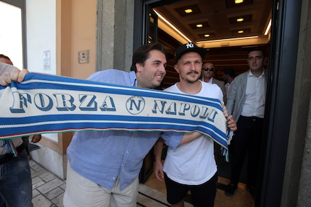 Napoli, le prime immagini di Mario Rui dopo le visite mediche