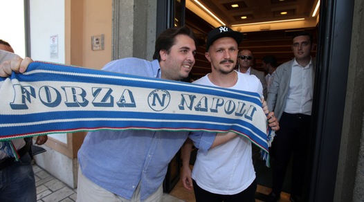 Napoli, le prime immagini di Mario Rui dopo le visite mediche