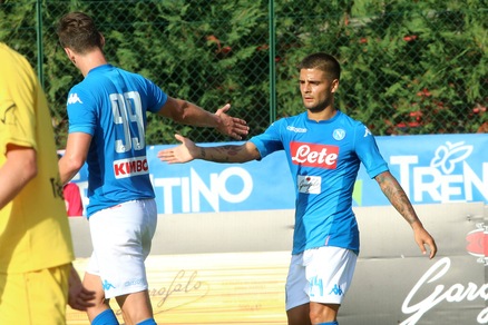 Napoli, 17 gol nella prima amichevole: Mertens ne fa sei, bene Milik
