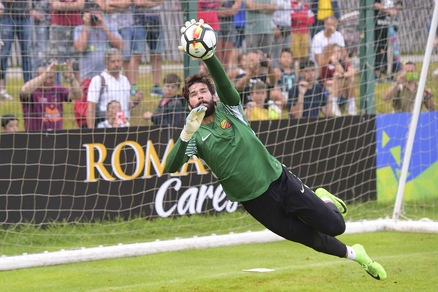 Roma, Alisson: «Posso arrivare al top. Totti? Lo aspetto dirigente»