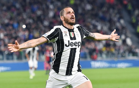 Calciomercato Juventus, ciao Bonucci? L'agente lo offre al Milan