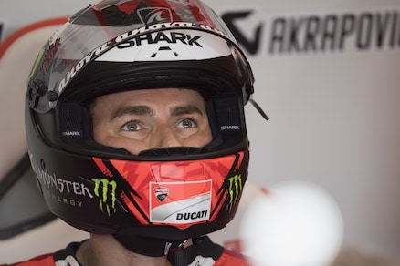 MotoGp: Lorenzo in ferie diventa scrittore