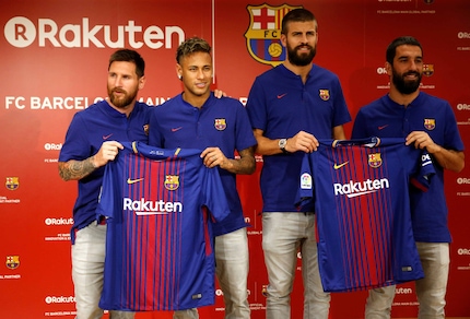 Barcellona, bagno di folla a Tokyo per la nuova maglia